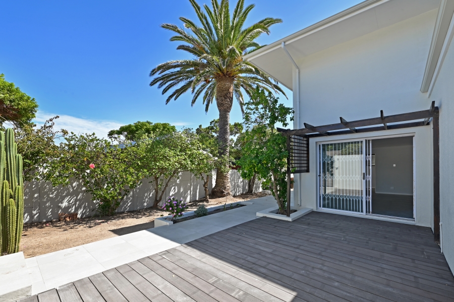To Let 5 Bedroom Property for Rent in Kommetjie Western Cape